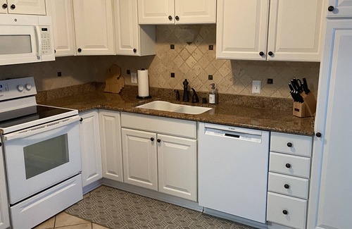 Clarkston House | Inviting Clarkston Retreat with Lake Views and Pet Friendly