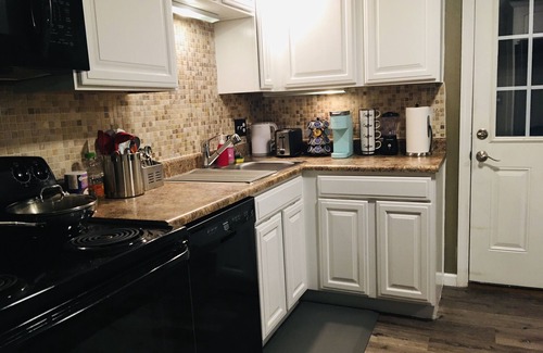 Ross Township House | Cozy Pittsburgh Retreat: King Bed, Free Parking & More