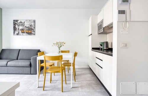 Dergano Apartment | Delightful Milan Getaway with Breakfast & Kitchen Access