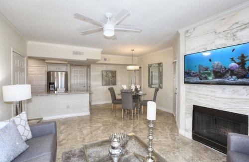 North Scottsdale Apartment | Designer Condo with Pool & Spa - Rated 10/10 by Guests!
