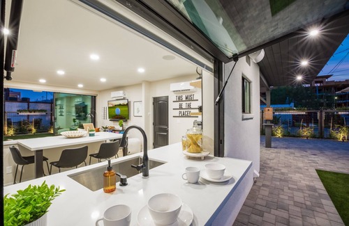 Downtown House | Ideal Location with Pool, BBQ, VR Tour & More!