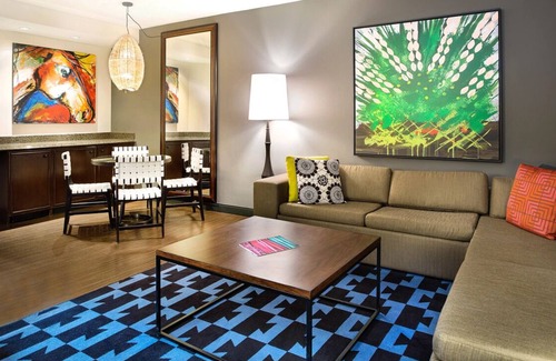 Downtown San Antonio Hotel | Your Downtown San Antonio Escape: City Views & Poolside Fun