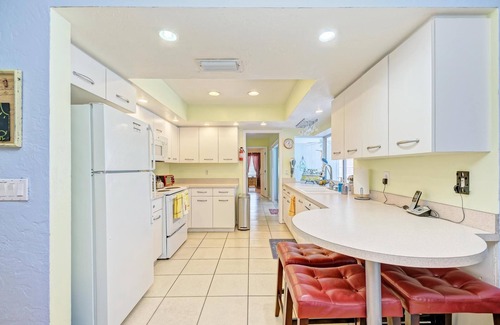 Sarasota Springs House | Discover Your Dream Pool Home Near Siesta Key Beach