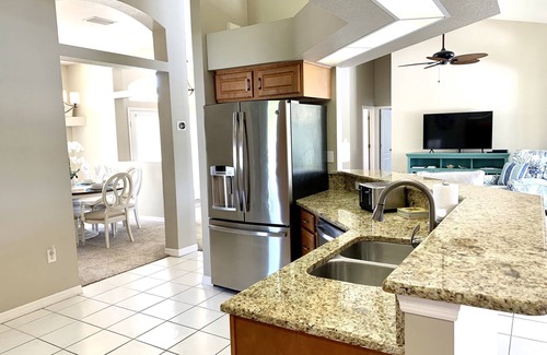 Pine Valley House | Tropical Oasis: Unforgettable Sunsets & Top Amenities