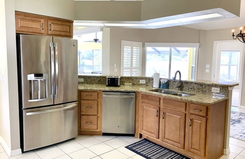 Pine Valley House | Tropical Oasis: Unforgettable Sunsets & Top Amenities