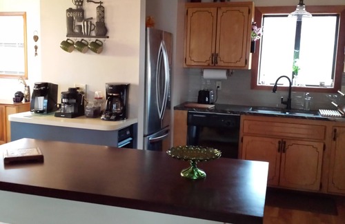 Murphy House | Unforgettable Getaway with Lake Views and Breakfast Included