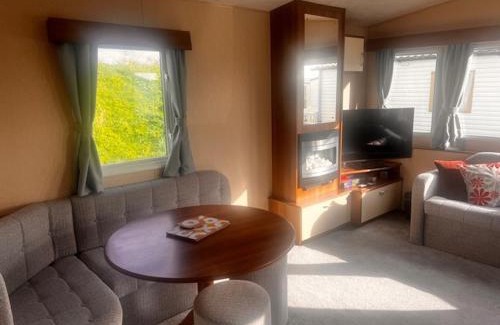 Heacham Resort | Your Happy Place - 8 Berth Caravan 5 minutes from lovely sandy beach