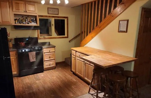 Fairbanks House | Your Cozy Hive Away From Home with Breakfast Included!