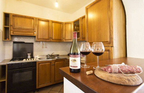 Schifoni Apartment | Escape to Your Ideal Retreat: Countryside Meets Ocean
