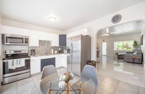 Parkside House | Your Ideal Hollywood Home with Pool & Spa Amenities