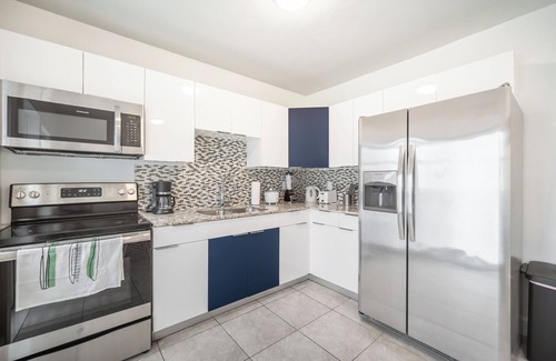 Parkside House | Your Ideal Hollywood Home with Pool & Spa Amenities