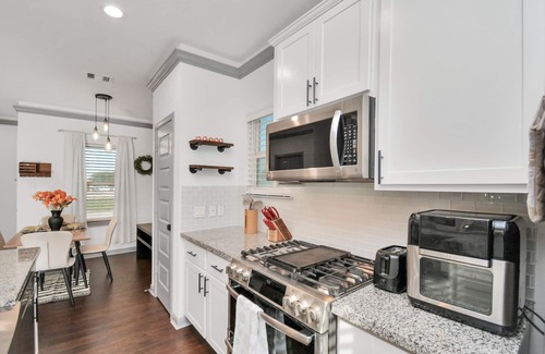 Greater East End House | Discover Your Ideal Retreat in Downtown +NRG+ Med