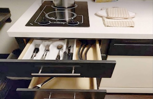 Somerset Hotel | Your Ideal Retreat: 3 Cozy Units w/ Kitchen Near Park!