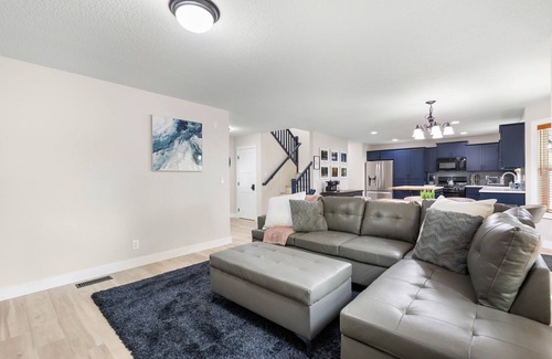 Battle Ground House | Your Renovated Retreat: Family-Friendly & Eco-Conscious