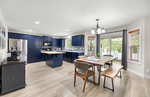 Battle Ground House | Your Renovated Retreat: Family-Friendly & Eco-Conscious