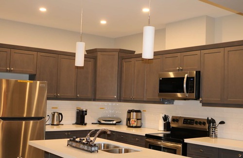Niagara Falls House | YOUR HOME AWAY FROM HOME! WELCOME TO NIAGARA FALLS!