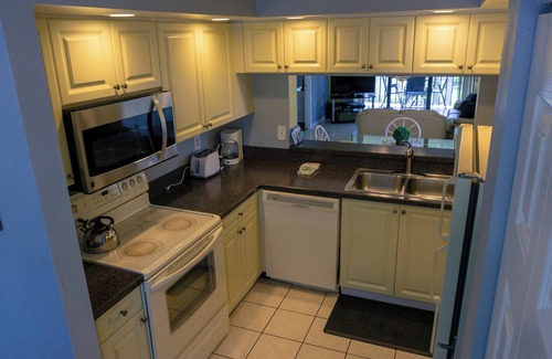 Trailer Estates Apartment | Relaxing Retreat with Kitchenette, Pools & Hot Tub Awaits