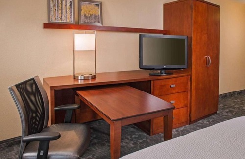 University Place Hotel | Comfortable Retreat with Pool, Pet-Friendly Units Await You