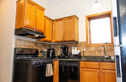 New City Apartment | Your Perfect Retreat - 12 Mins from Downtown Awaits