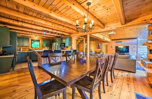 Gladwin Cabin | Your Ideal Retreat with Ocean Views and Hot Tub