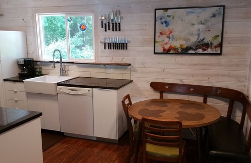 Harbert Cottage | Your Perfect Getaway: Ocean View & Spa Retreat