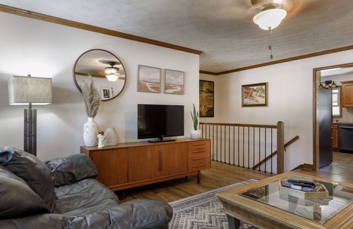 Wichita House | Perfect Retreat for Families & Groups: Guest Rated 9.8/10