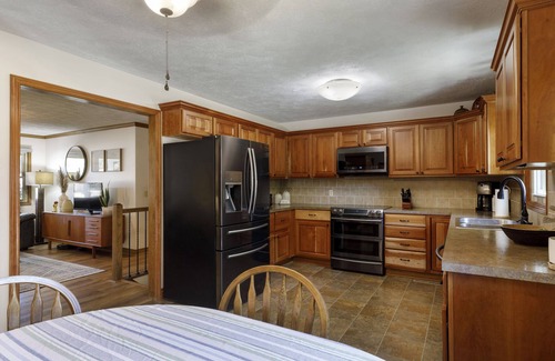 Wichita House | Perfect Retreat for Families & Groups: Guest Rated 9.8/10