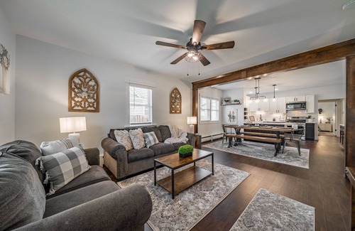 Windsor House | Relaxing Retreat: Your Downtown Windsor Home Away From Home