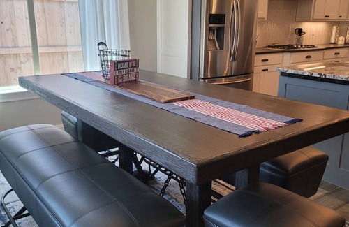 Canyon House | Welcoming Retreat: Your Home Away From Home