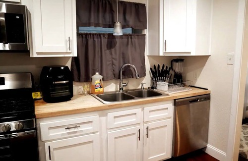 Cedar Crest House | Discover Your Cozy Retreat in Central Dallas