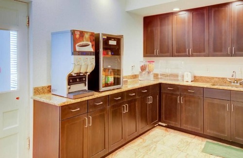 Dilley House | Your Home Away From Home! Near Dilley City Park! Free Breakfast with Parking!