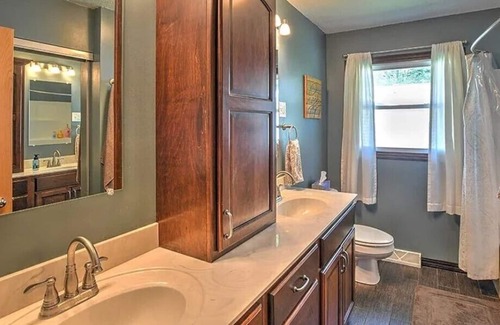 Macon House | Your Perfect Retreat: A Cozy Home in a Charming Town