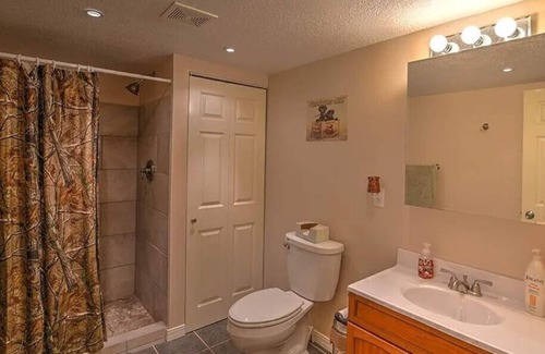 Macon House | Your Perfect Retreat: A Cozy Home in a Charming Town