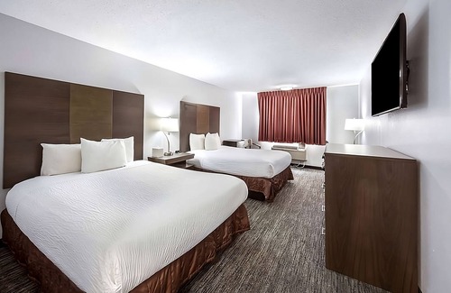 Grants Pass Resort | Your Ideal Retreat: Cozy Units with Pool Access!