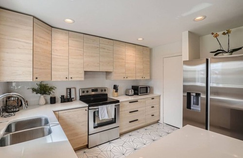 Round Rock House | Your Cozy Retreat: Rated 9.6 with Spa and Pet-Friendly Perks