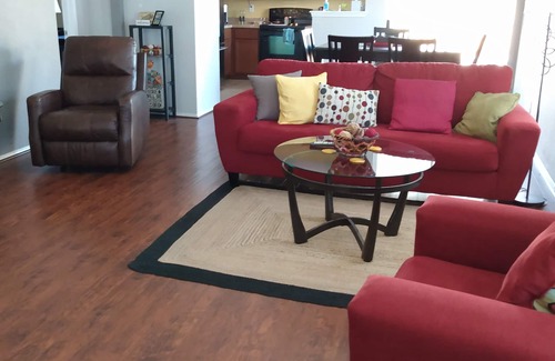 Wetmore House | Your Ideal Retreat with Ocean Views and Breakfast