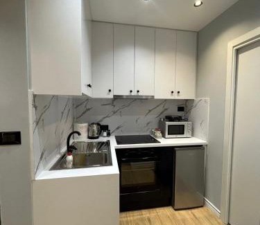 Sheqi i Vogel Apartment | Discover Your Home Fier: Family-Friendly Comfort Awaits