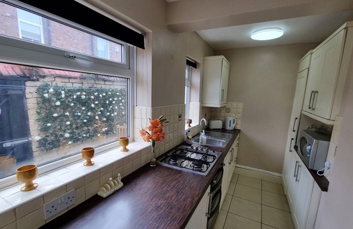 Liverpool House | Your Home From Home! 70sb