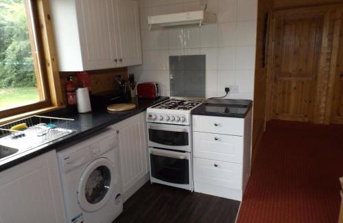 Offenham House | Avonvale Holiday Lodges: Cozy Retreat with Hot Tub & Pets