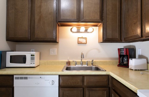 Georgetown Condo | Discover Your Mountain Retreat with Spa & Breakfast Included!