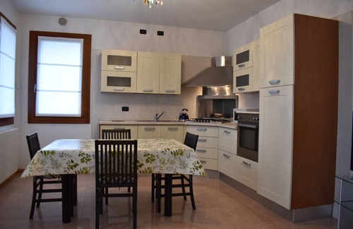 Favaro Veneto Apartment | Discover Your Ideal Escape Near Venice with Free Parking