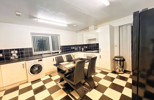 Birmingham House | Your Ideal Home Away from Home in Birmingham