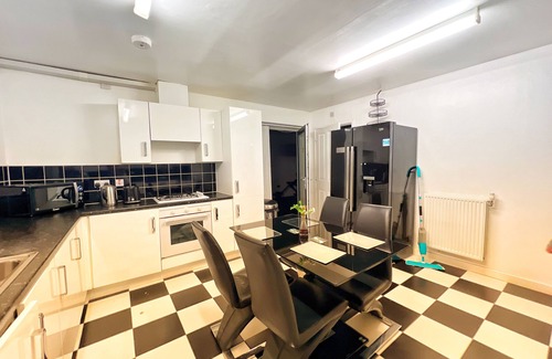Birmingham House | Your Ideal Home Away from Home in Birmingham