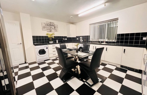 Birmingham House | Your Ideal Home Away from Home in Birmingham