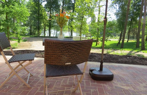 Rutenberg House | Relaxing Lakeside Retreat with Sauna & Pool Access