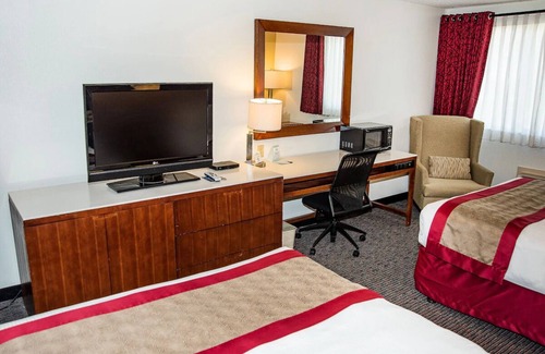 Cedar City Hotel | Your Ideal Base for Park Adventures & Exploration! Free Breakfast, Pool Access!