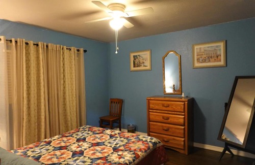 Wetmore House | Your Perfect Getaway Near UTSA & Six Flags Awaits