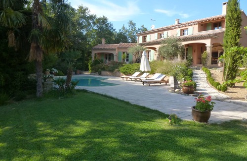 Malemort-du-Comtat Villa | Discover Your Family's Air-Conditioned Retreat in Provence