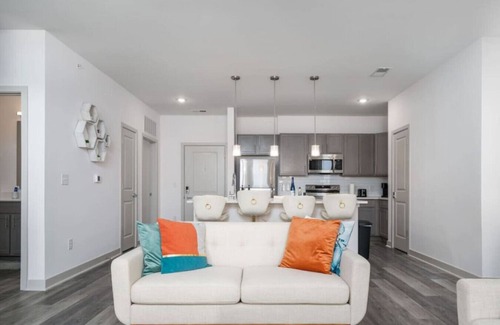 Lebanon Apartment | Inviting 2BD Retreat in Whitestown with Spa and Hot Tub