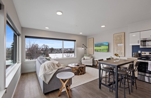 East Central Apartment | Discover Your Ideal Retreat with Family-Friendly Amenities